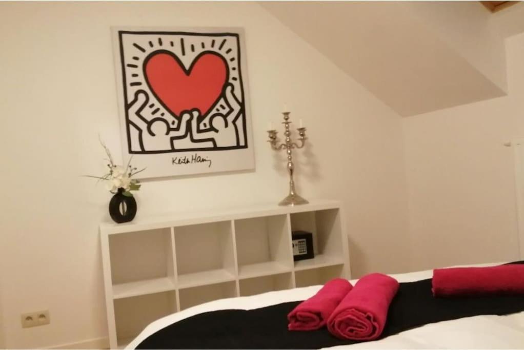 The Pop-Art Luxury Suite Шарлеруа Экстерьер фото